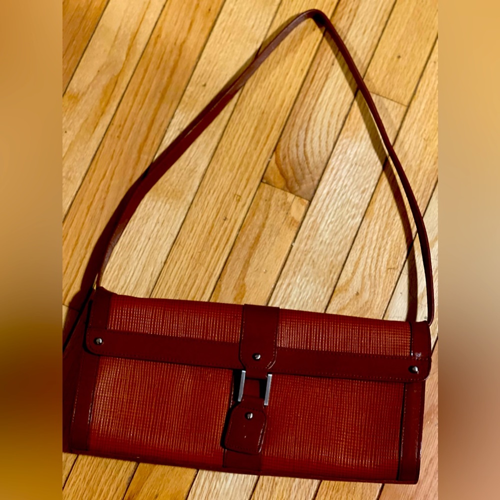 This hand bags can go with dress